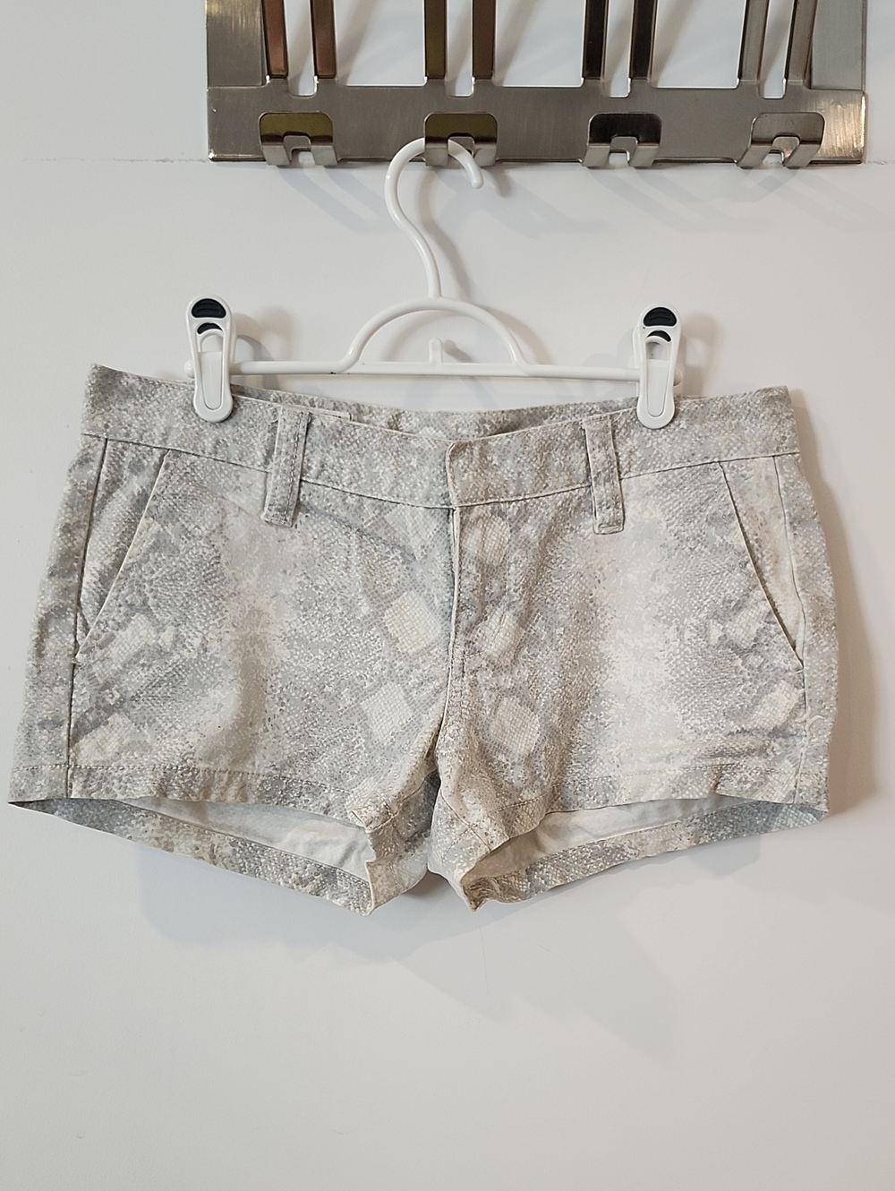 Waist 16.5" Hurley Women's Snake-Print Jean Shorts in Light Gray and Cream